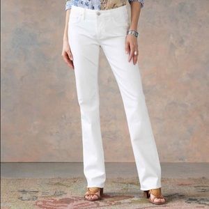Driftwood Kelly boot cut white jeans. NWT.